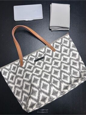 Petunia Pickle Bottoms Gray White Baby Diaper Bag Purse Top Handle Pockets NWT